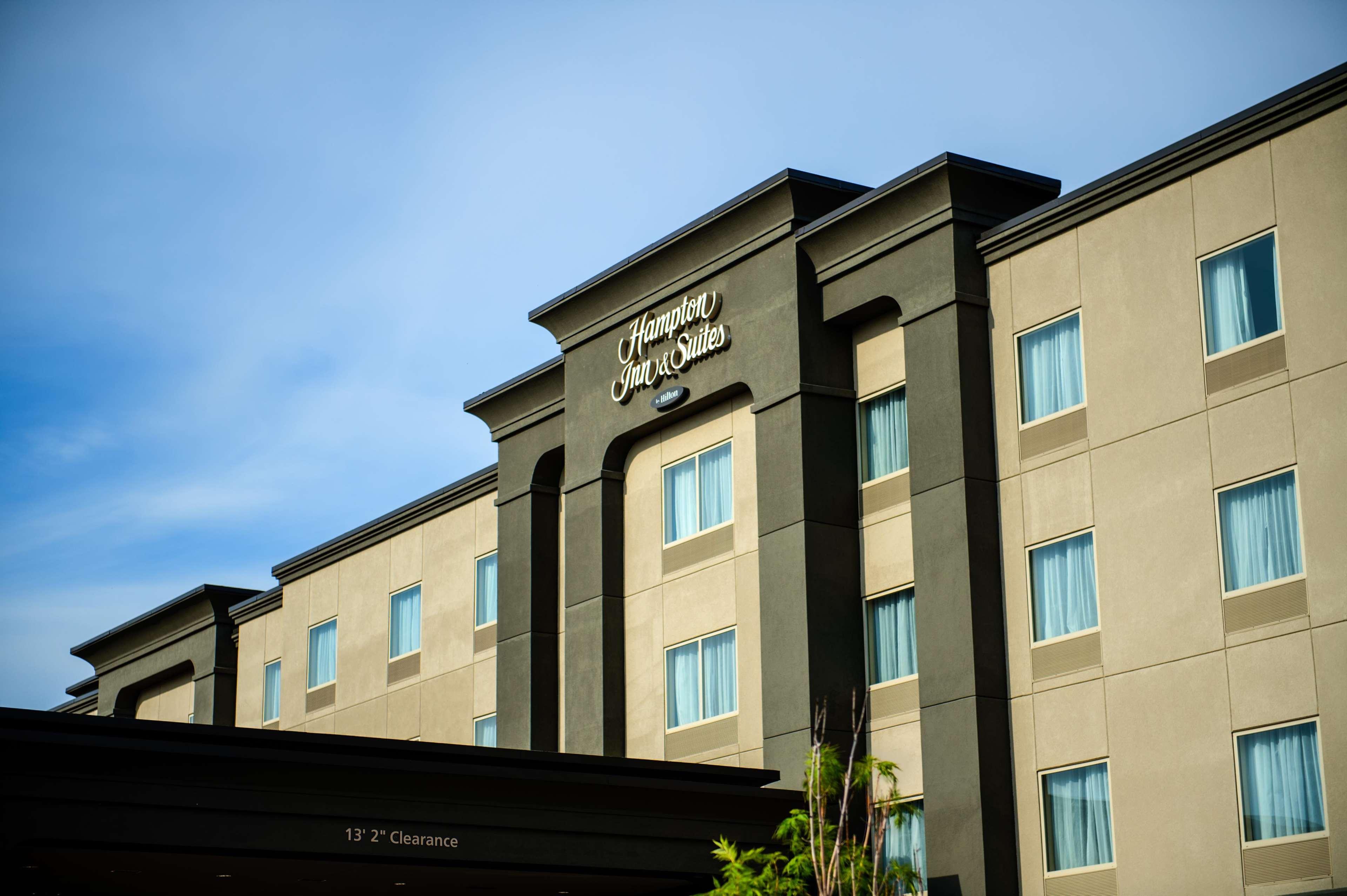 Hampton Inn & Suites East Gate Regina Exteriör bild