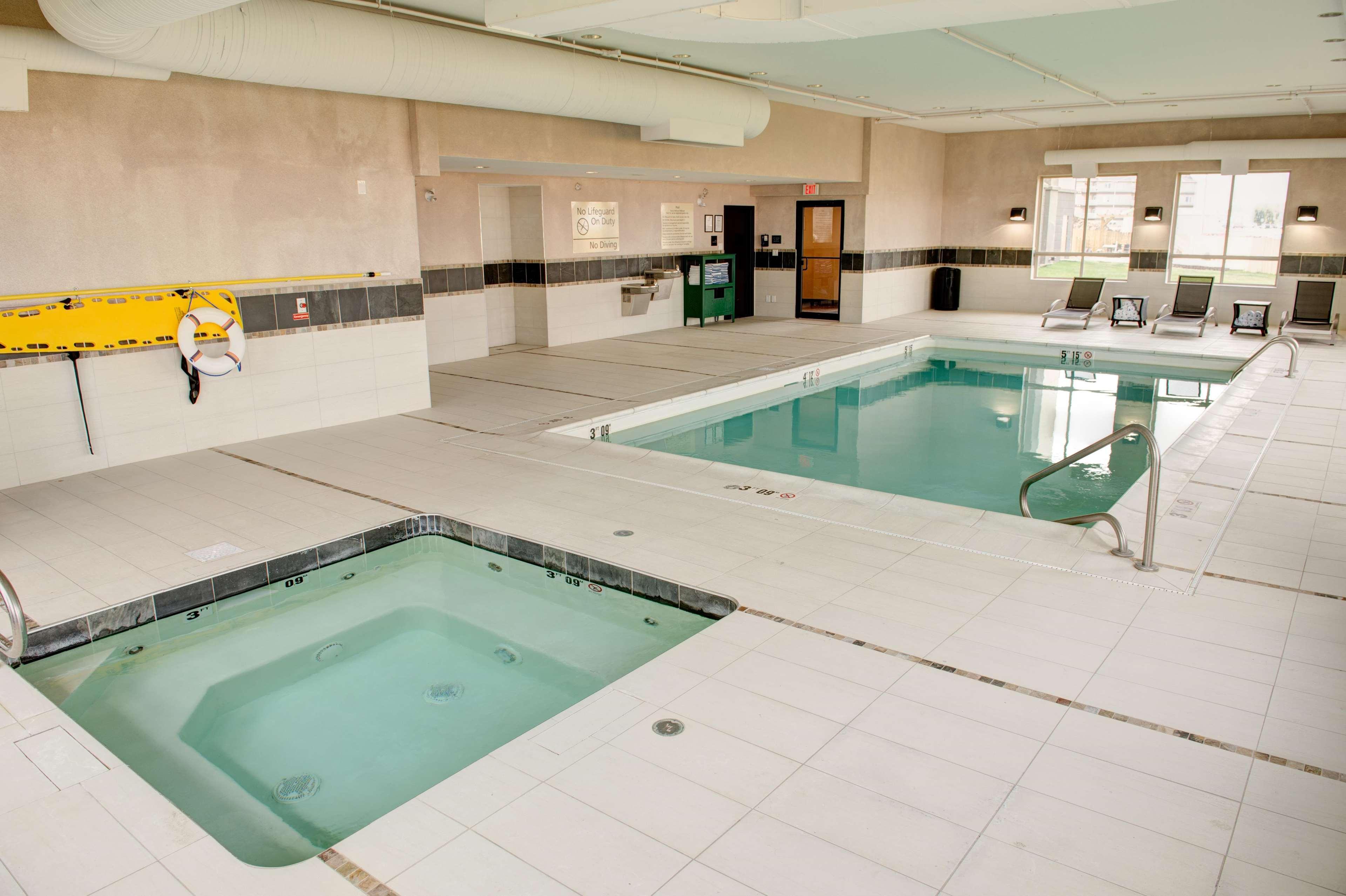 Hampton Inn & Suites East Gate Regina Exteriör bild