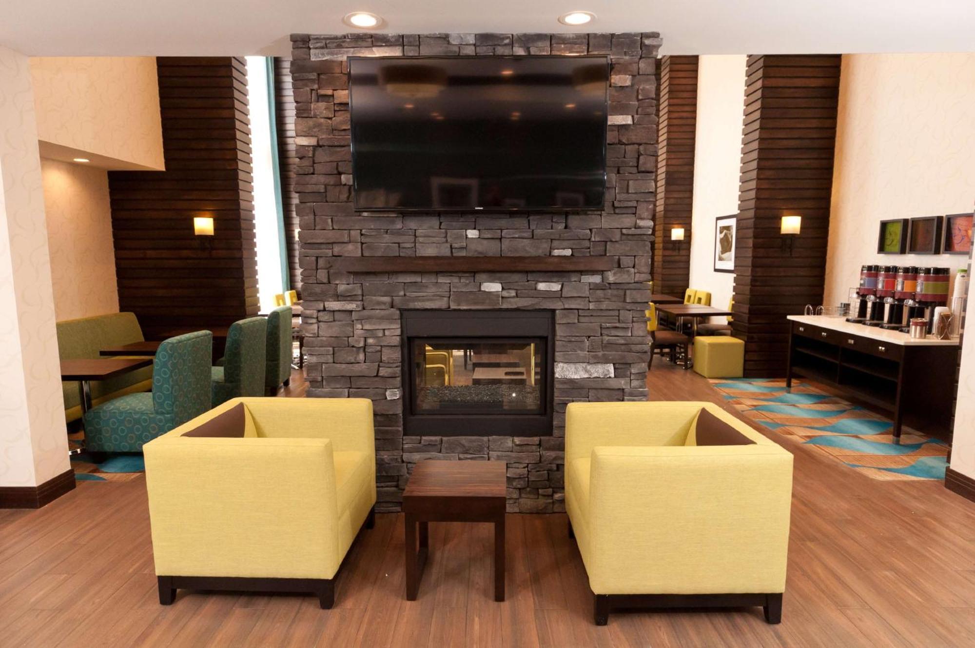 Hampton Inn & Suites East Gate Regina Exteriör bild