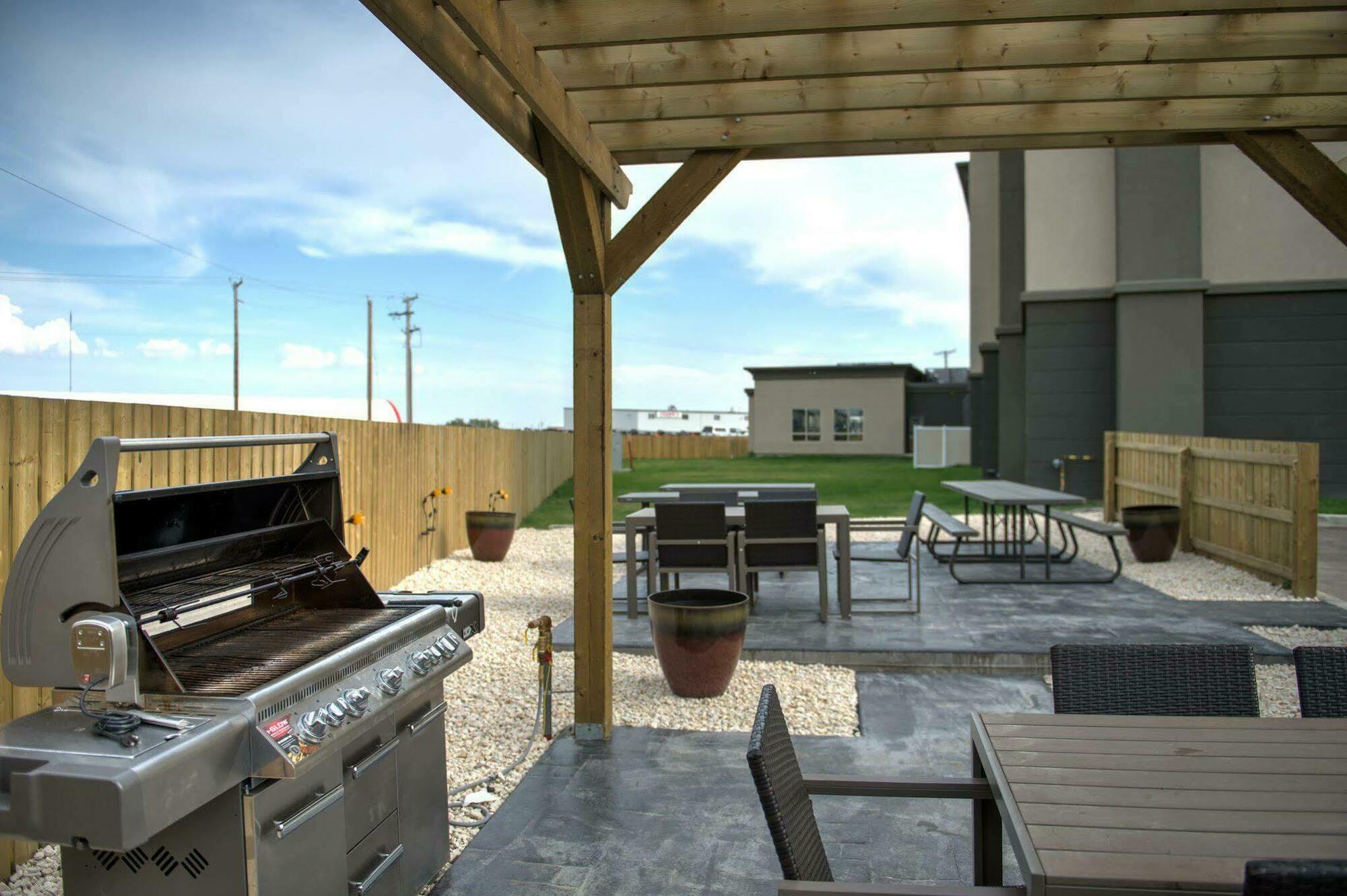 Hampton Inn & Suites East Gate Regina Exteriör bild